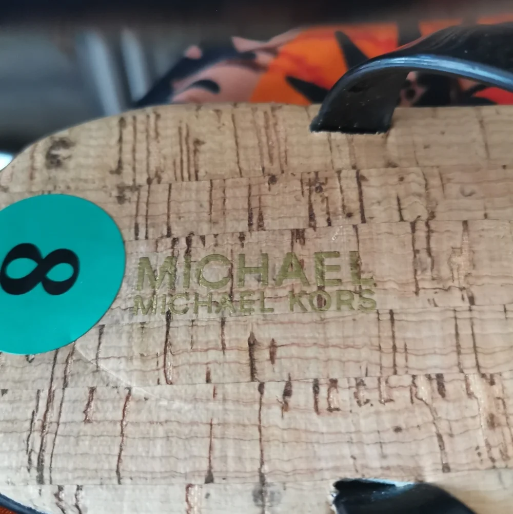 Michael Kors MK Charm Jelly Thong Sandals Size:8 NWOT - Picture 6 of 6